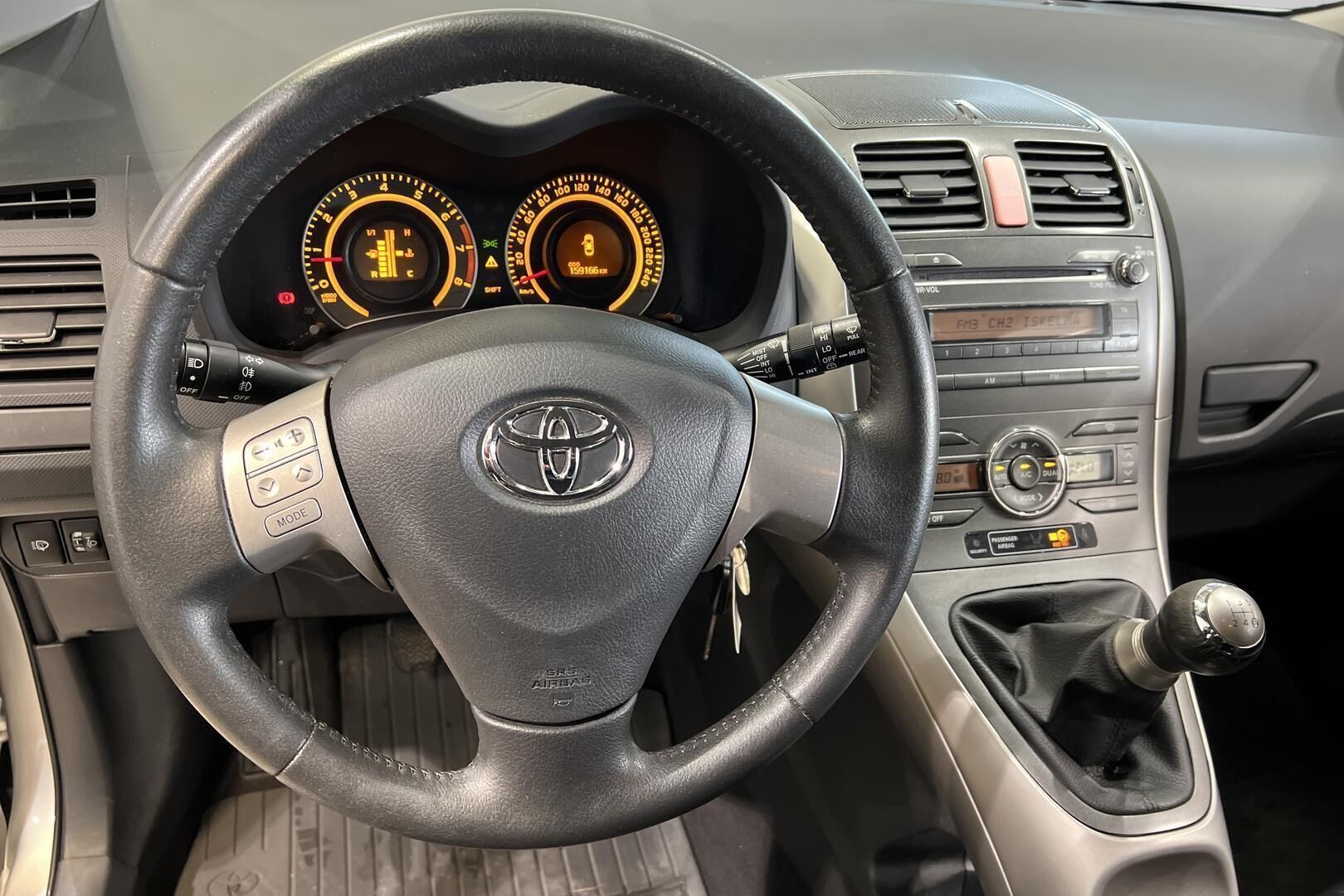 Toyota Auris iso kuva 21