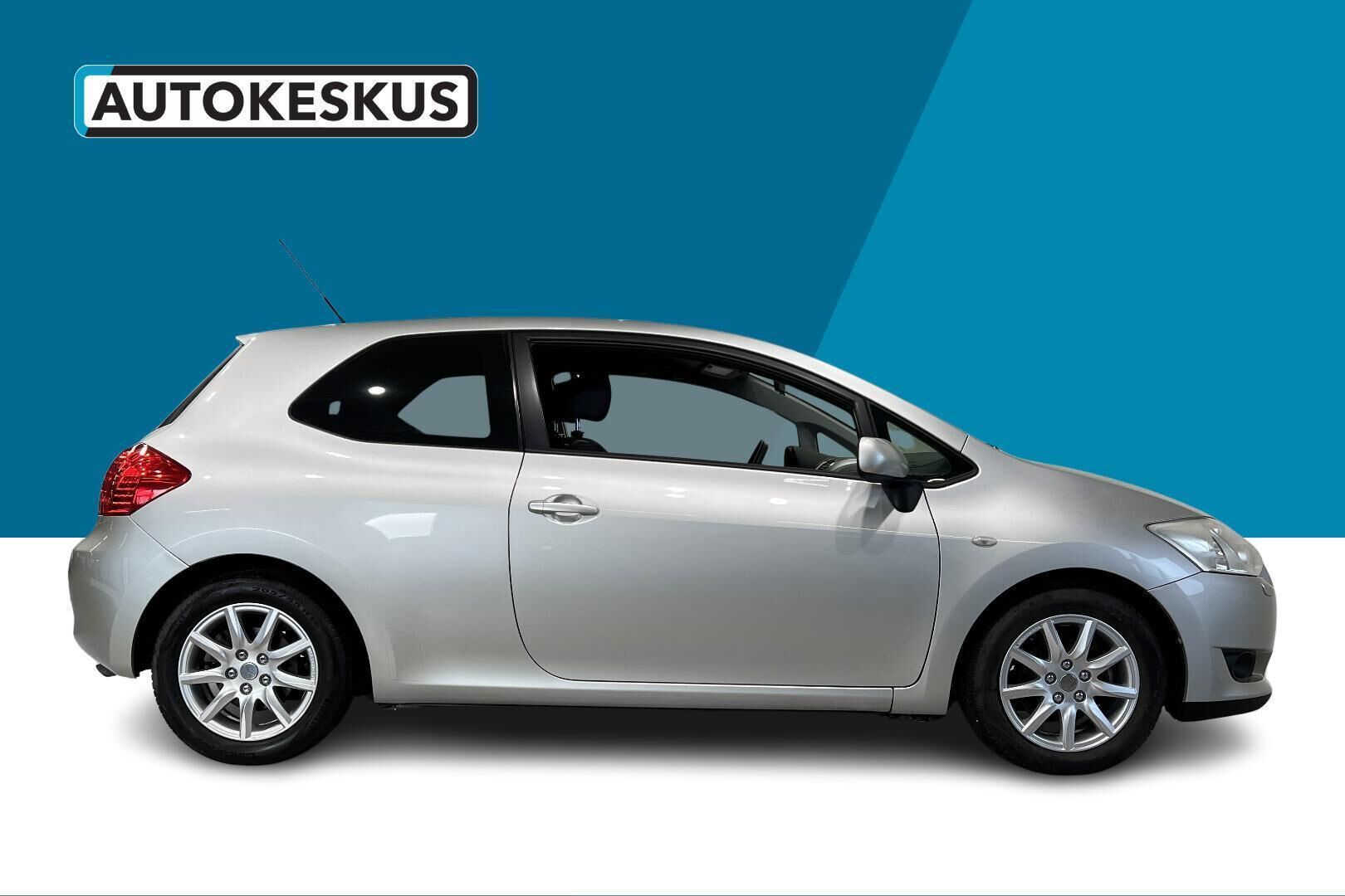 Toyota Auris iso kuva 4