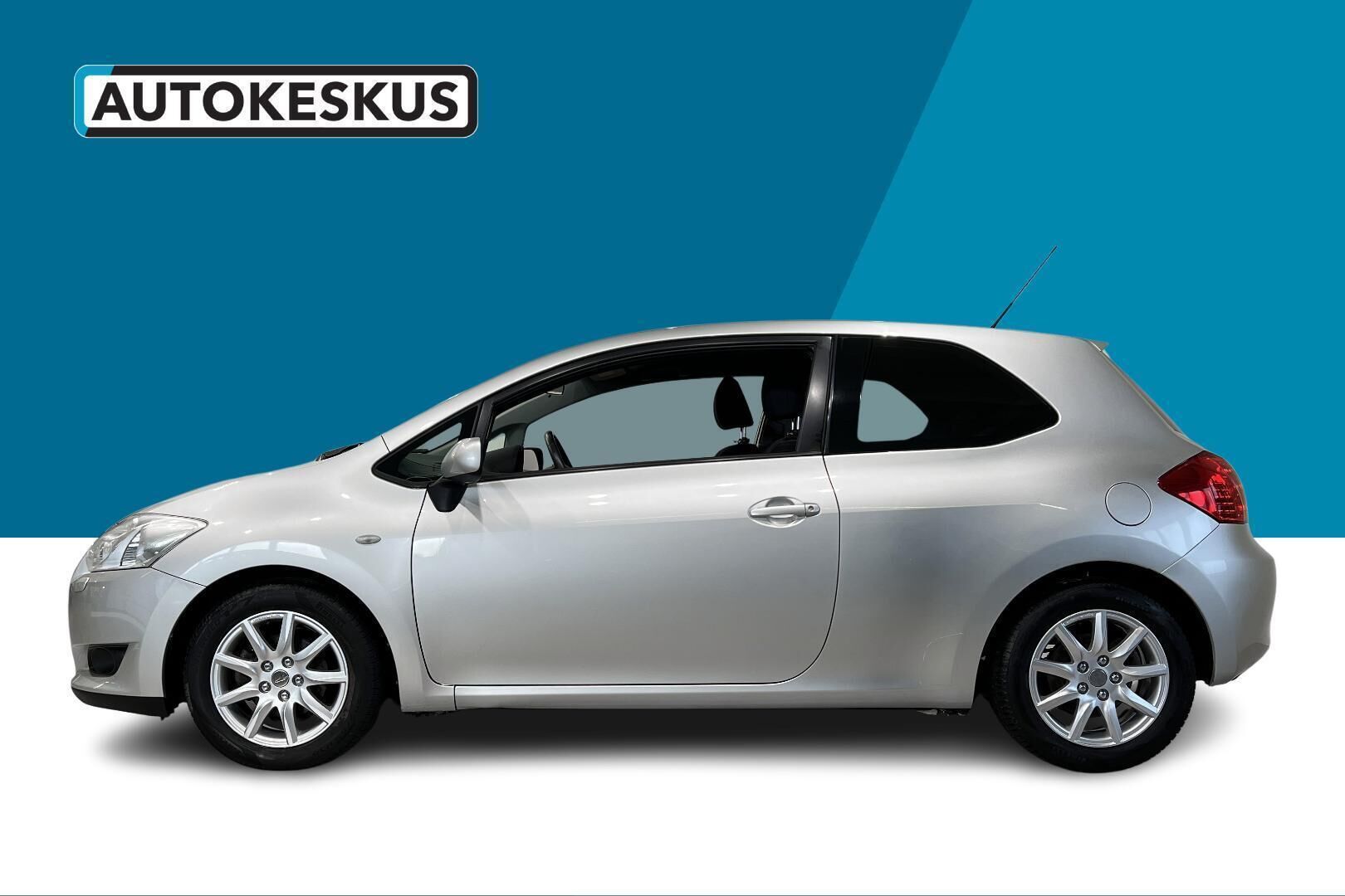 Toyota Auris iso kuva 8