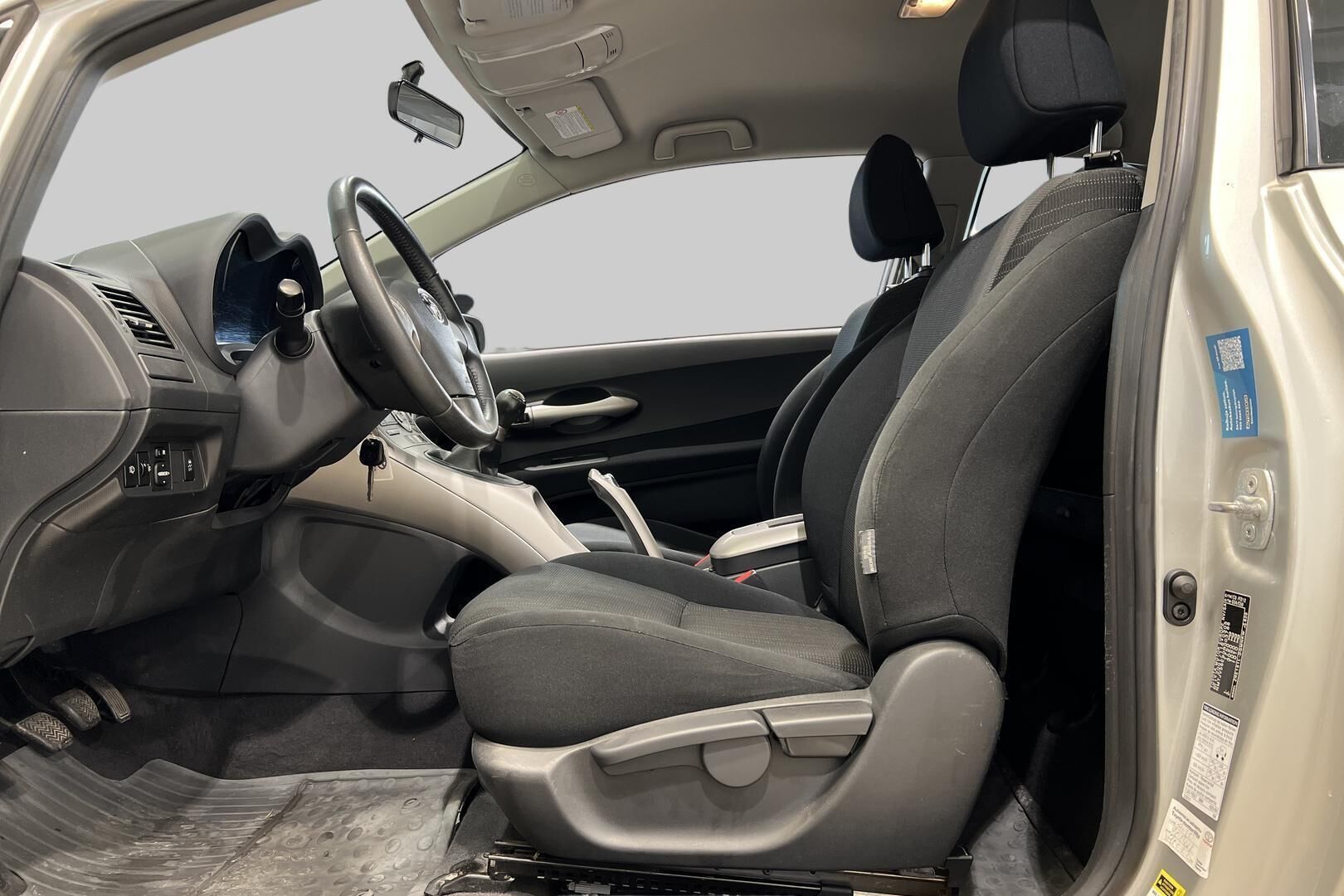 Toyota Auris iso kuva 9