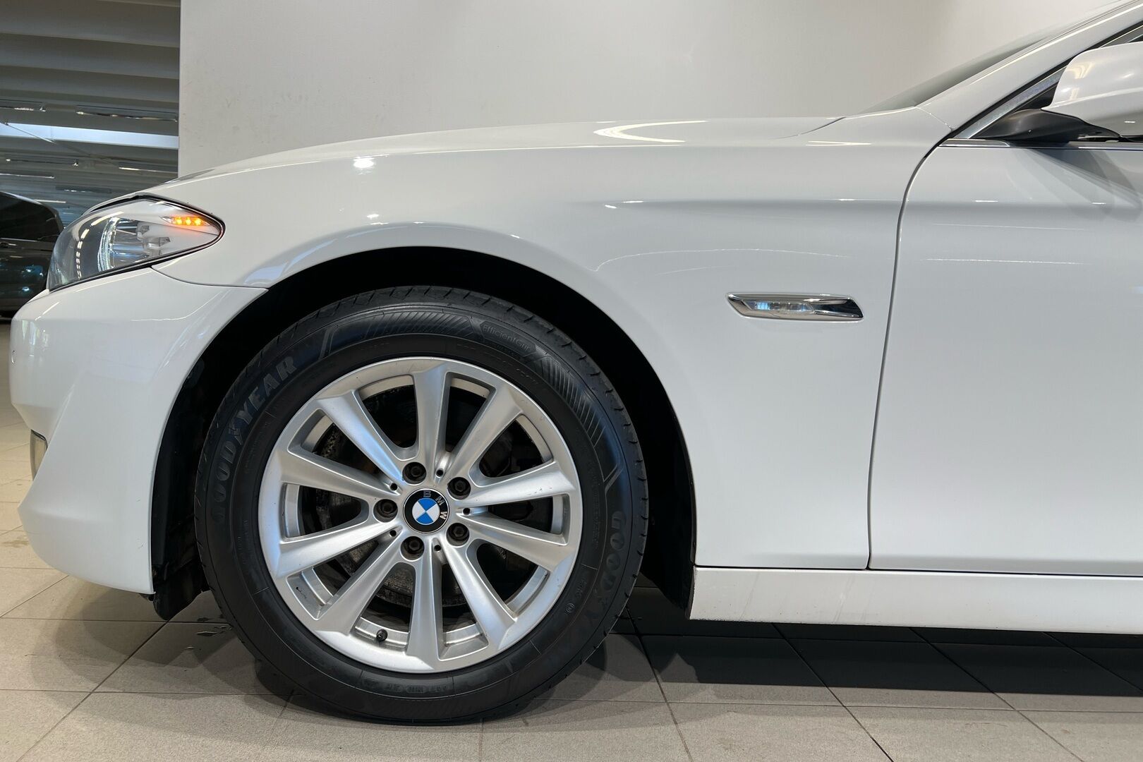 BMW 5-SARJA iso kuva 10