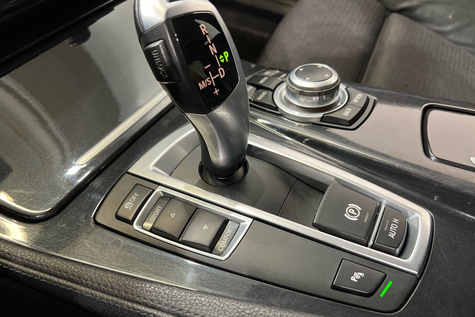 BMW 5-SARJA iso kuva 18