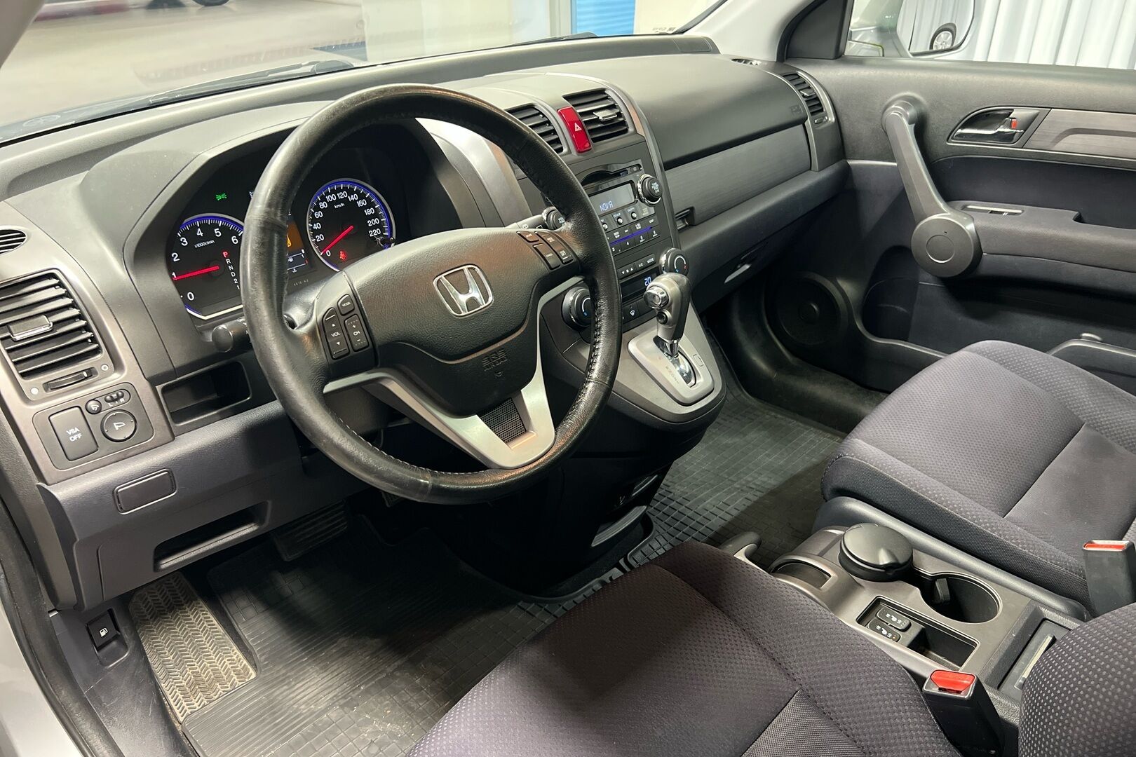 Honda CR-V iso kuva 6