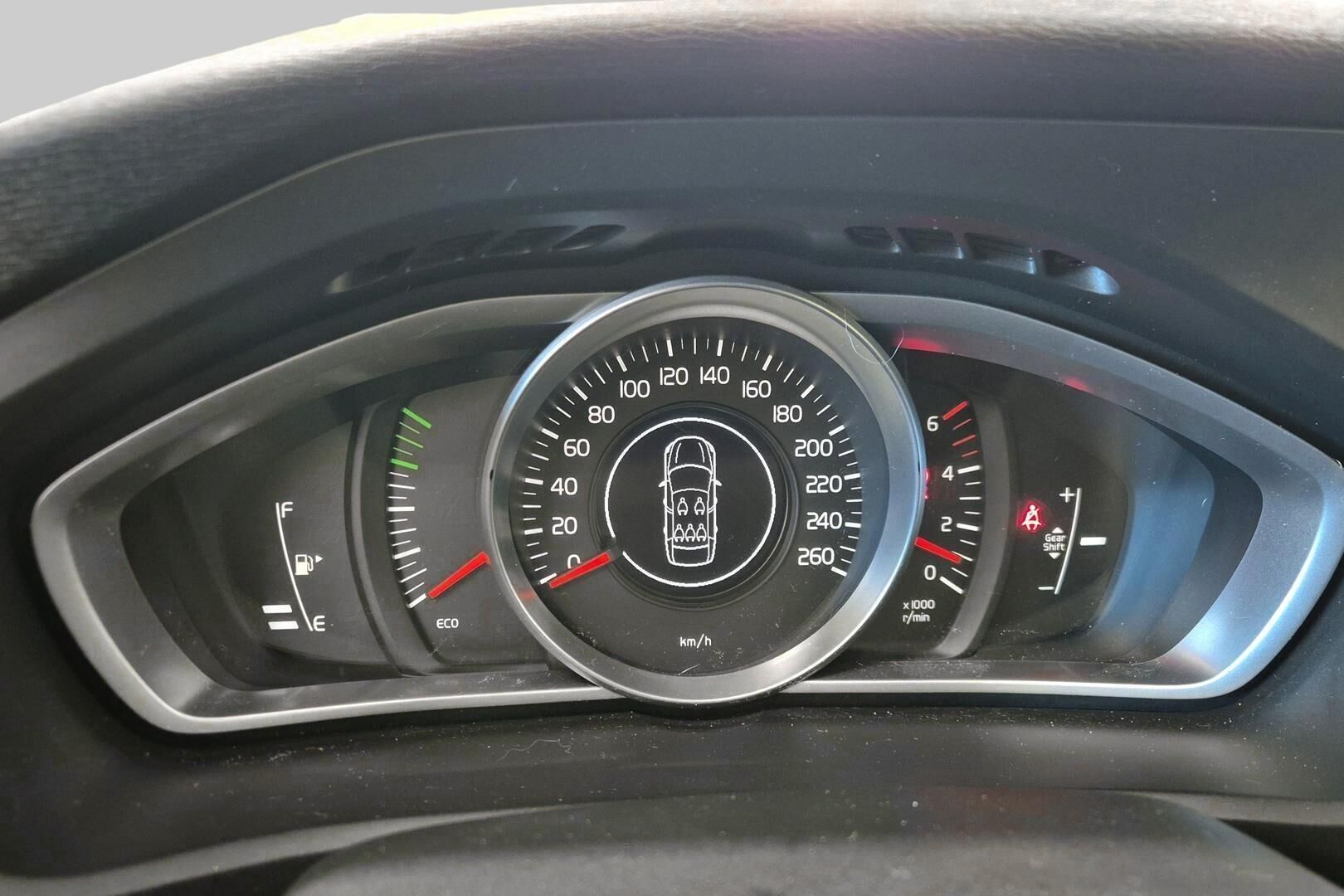 Volvo V40 iso kuva 9
