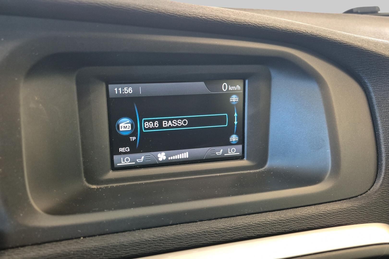 Volvo V40 iso kuva 10