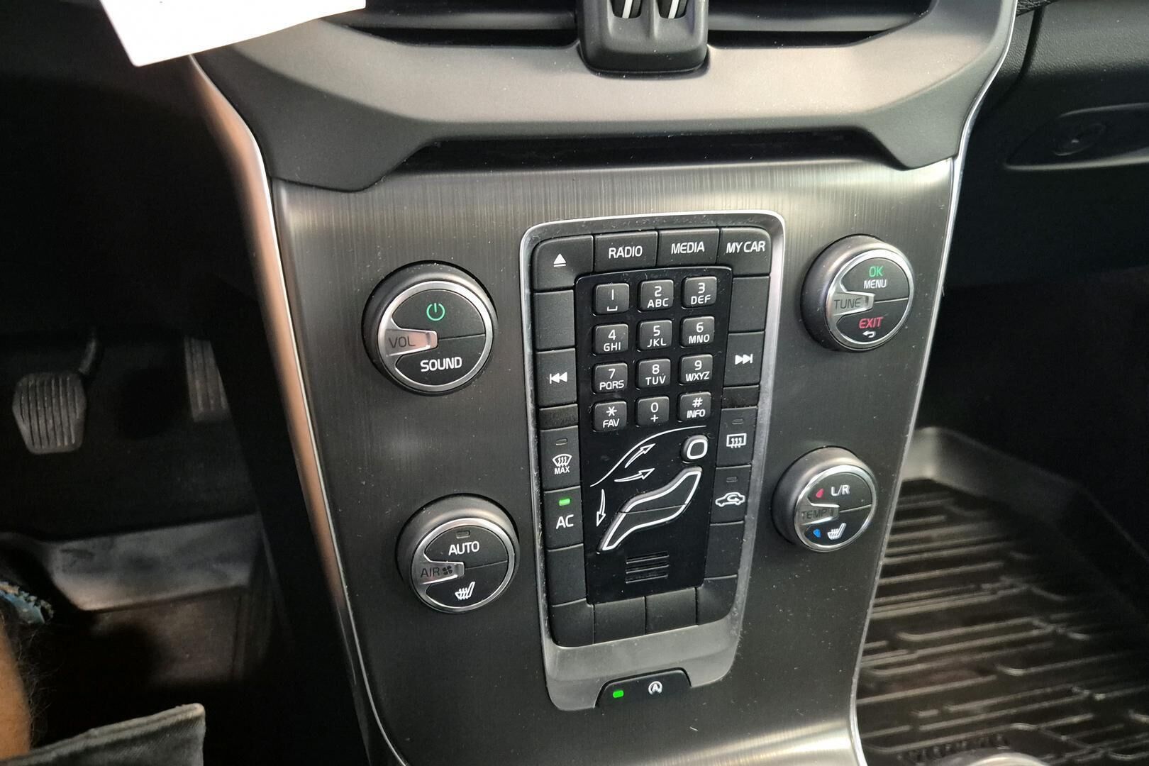 Volvo V40 iso kuva 11