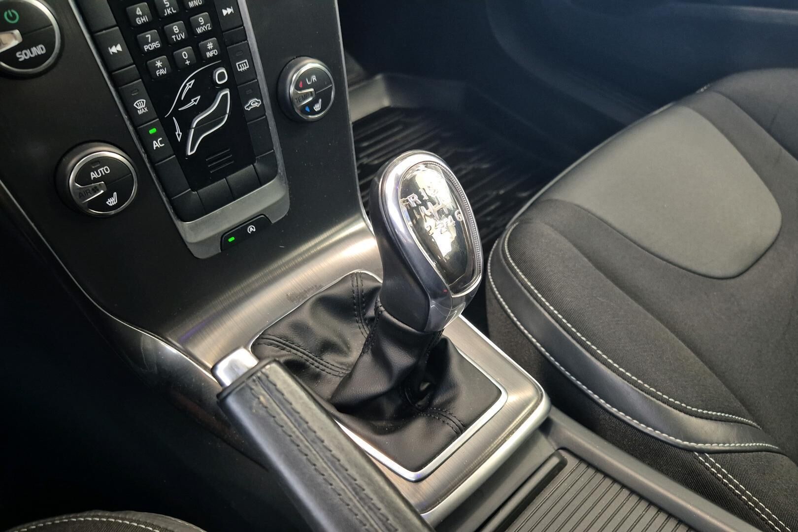 Volvo V40 iso kuva 12