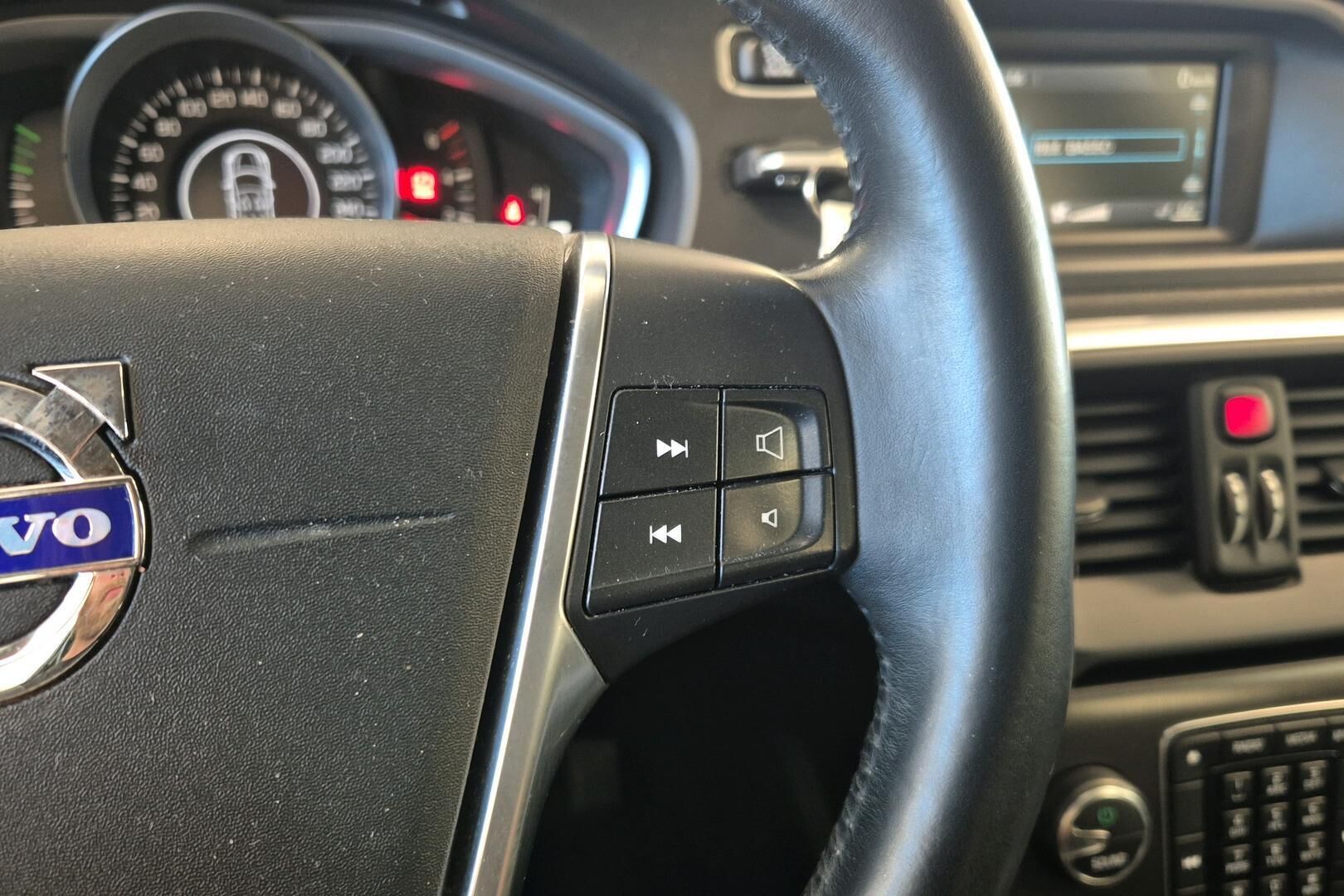 Volvo V40 iso kuva 13