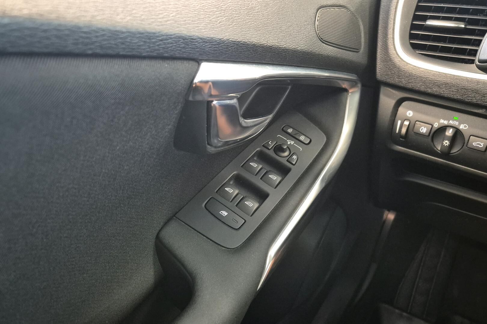 Volvo V40 iso kuva 15