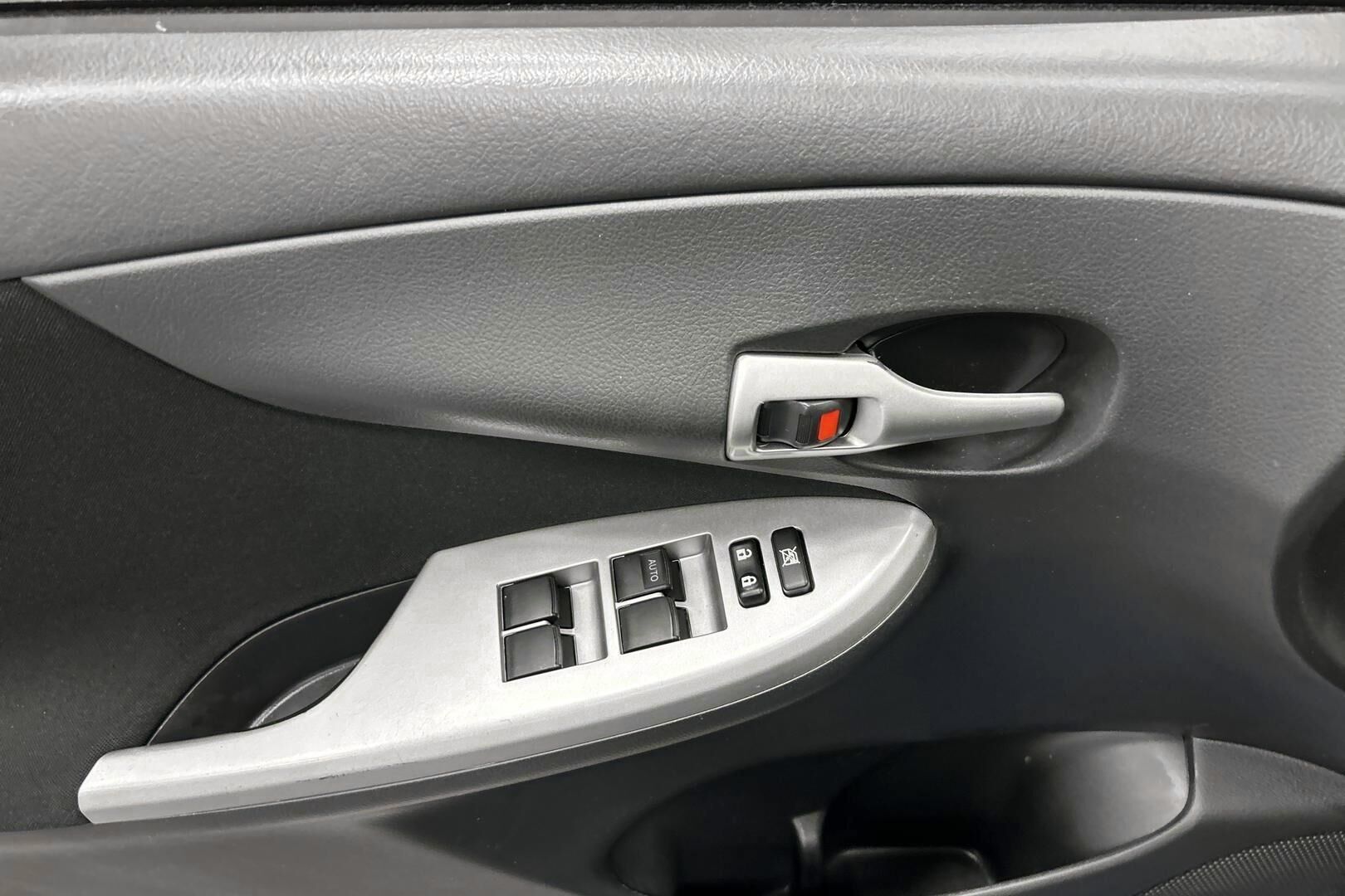 Toyota Corolla iso kuva 19