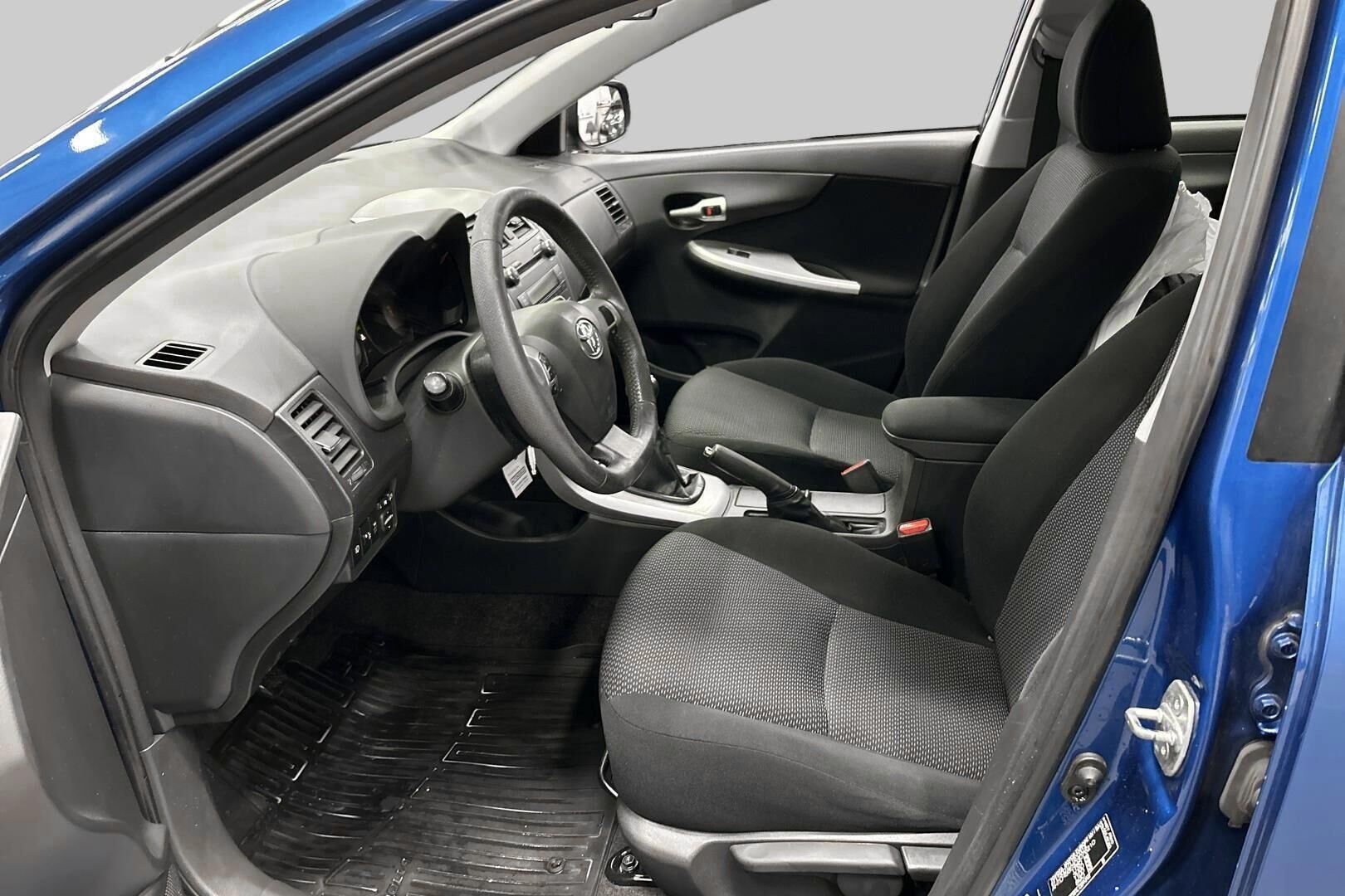 Toyota Corolla iso kuva 9