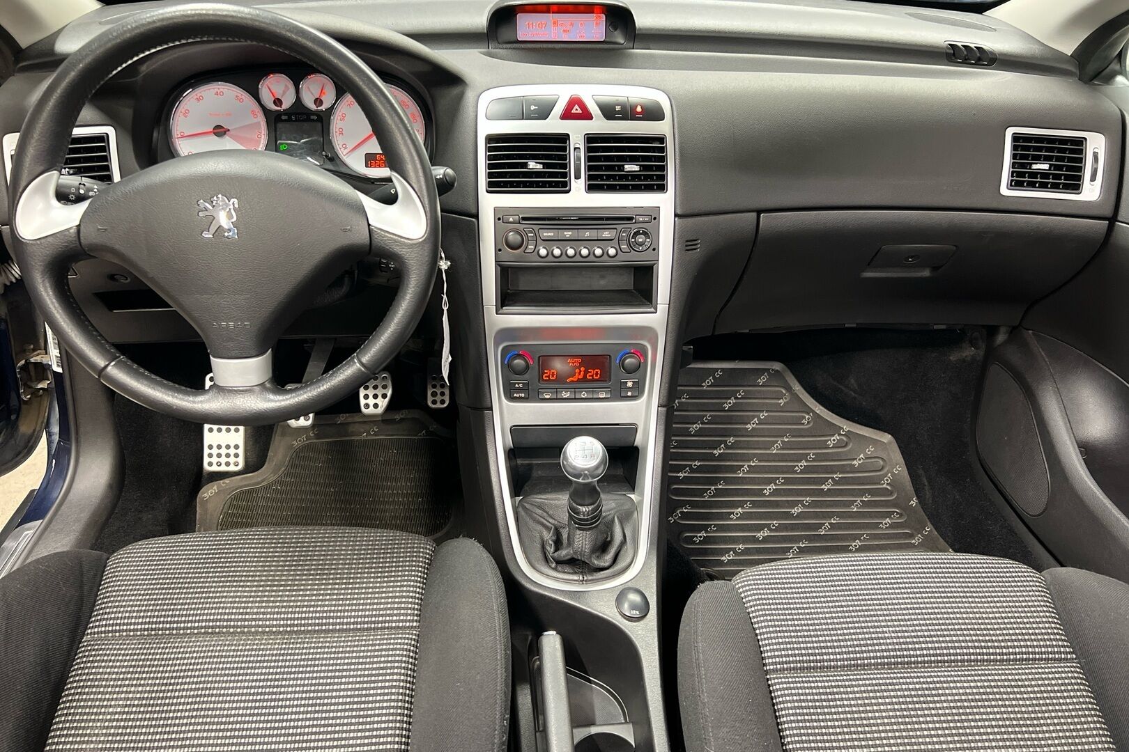 Peugeot 307 iso kuva 8