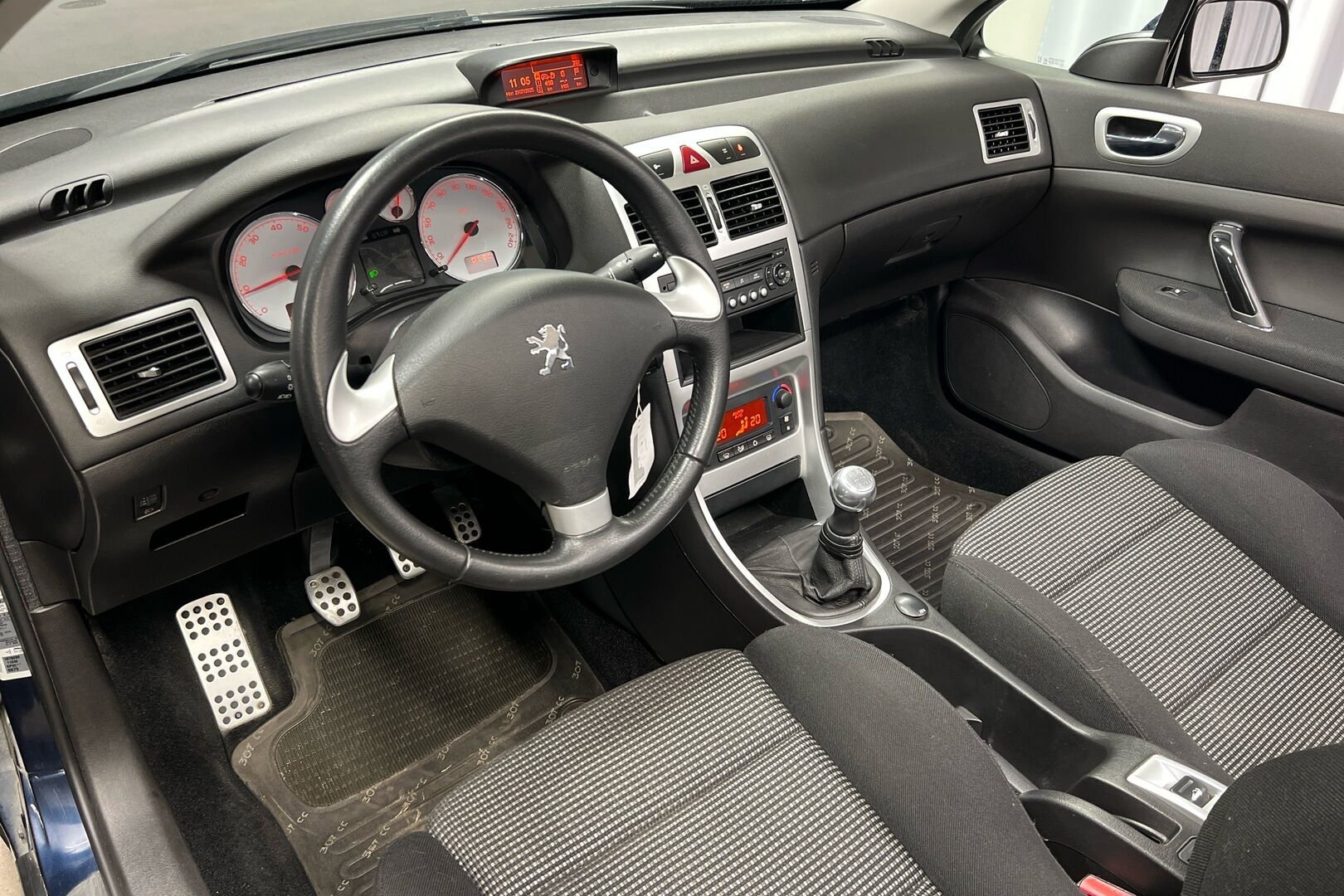 Peugeot 307 iso kuva 5