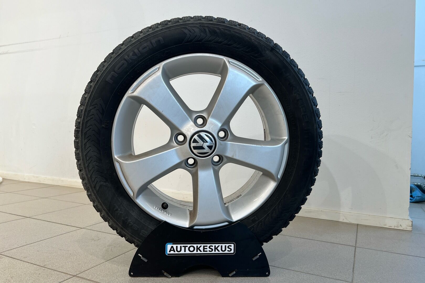 Volkswagen Golf iso kuva 10