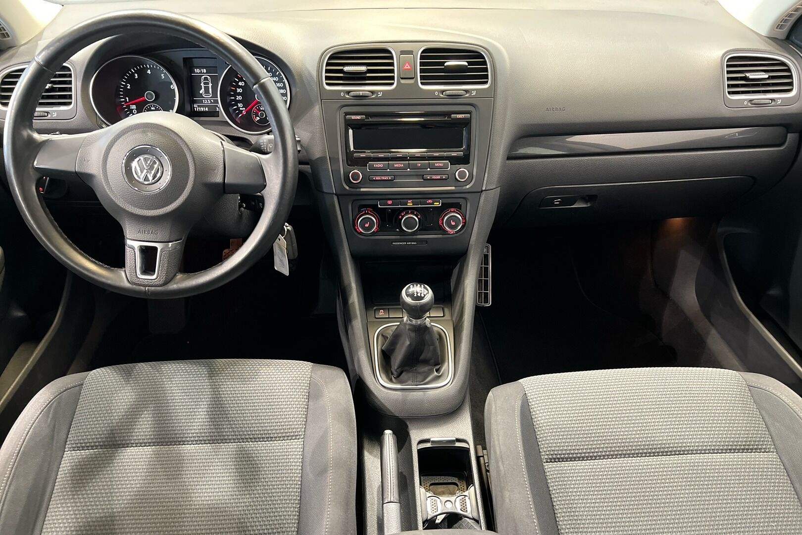 Volkswagen Golf iso kuva 12