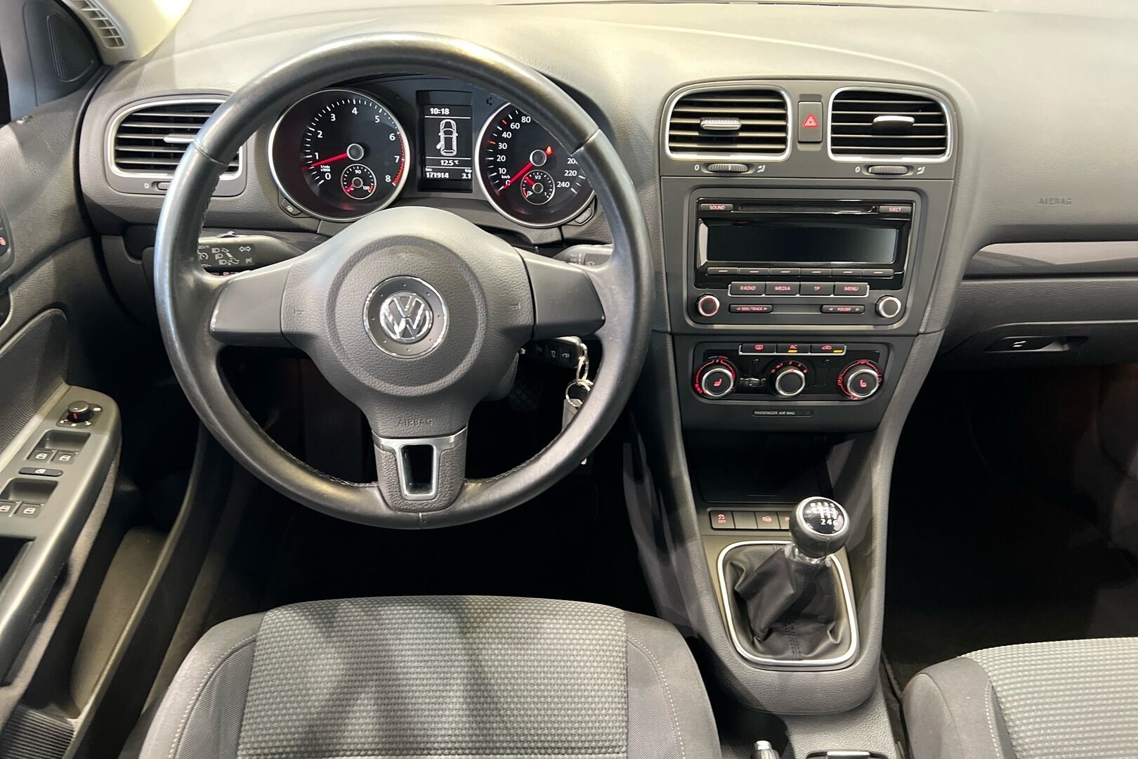 Volkswagen Golf iso kuva 13