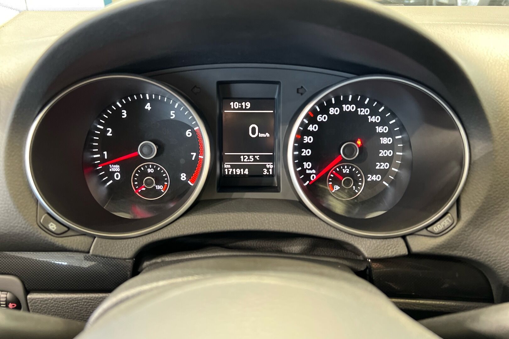 Volkswagen Golf iso kuva 14