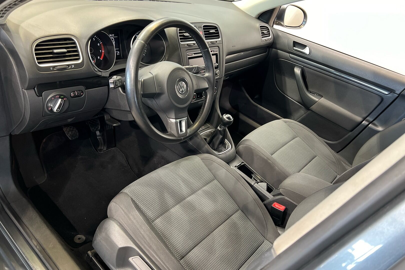 Volkswagen Golf iso kuva 4