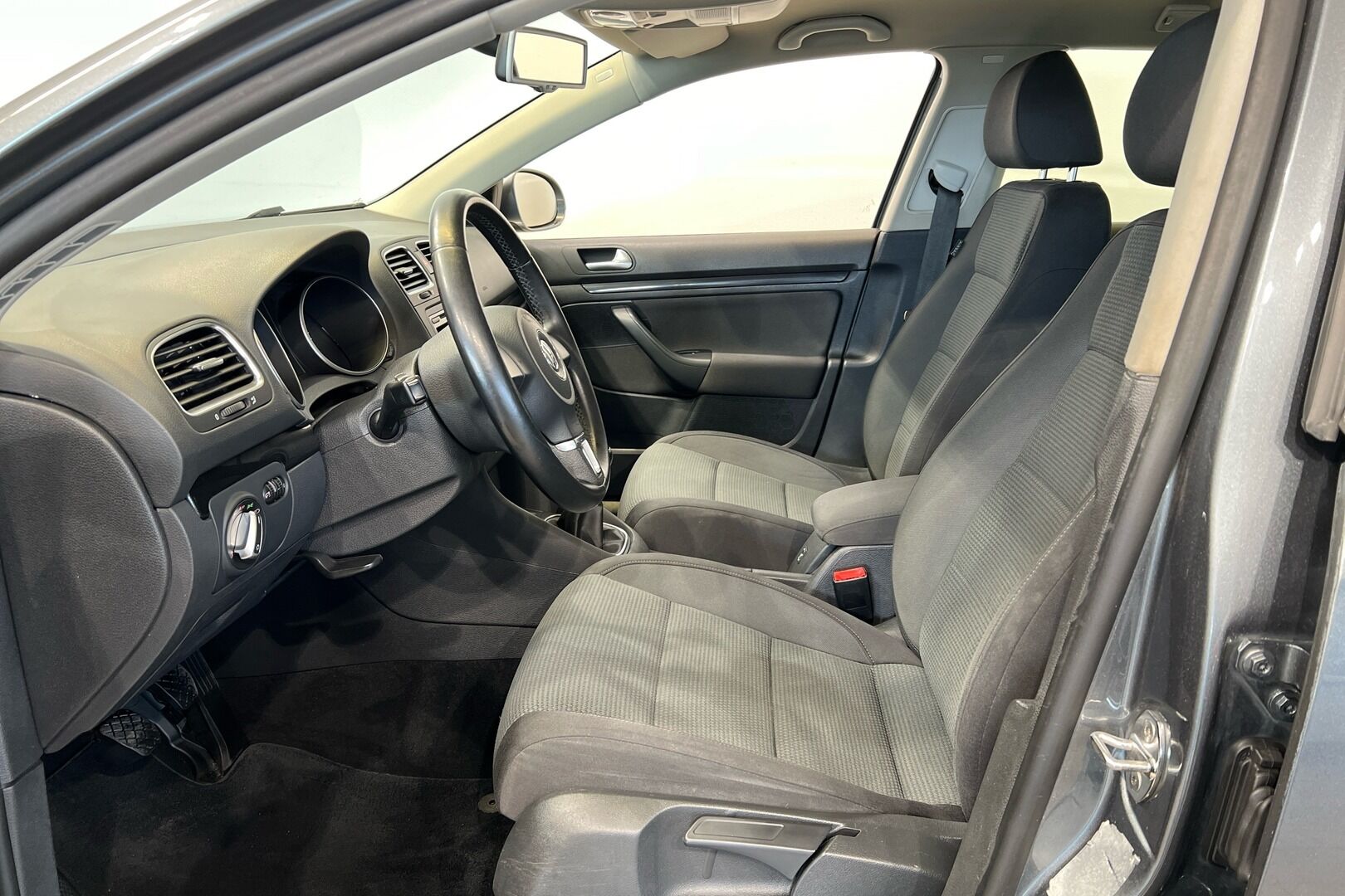Volkswagen Golf iso kuva 5