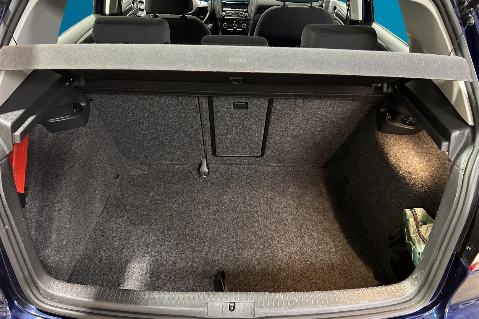 Volkswagen Golf iso kuva 11