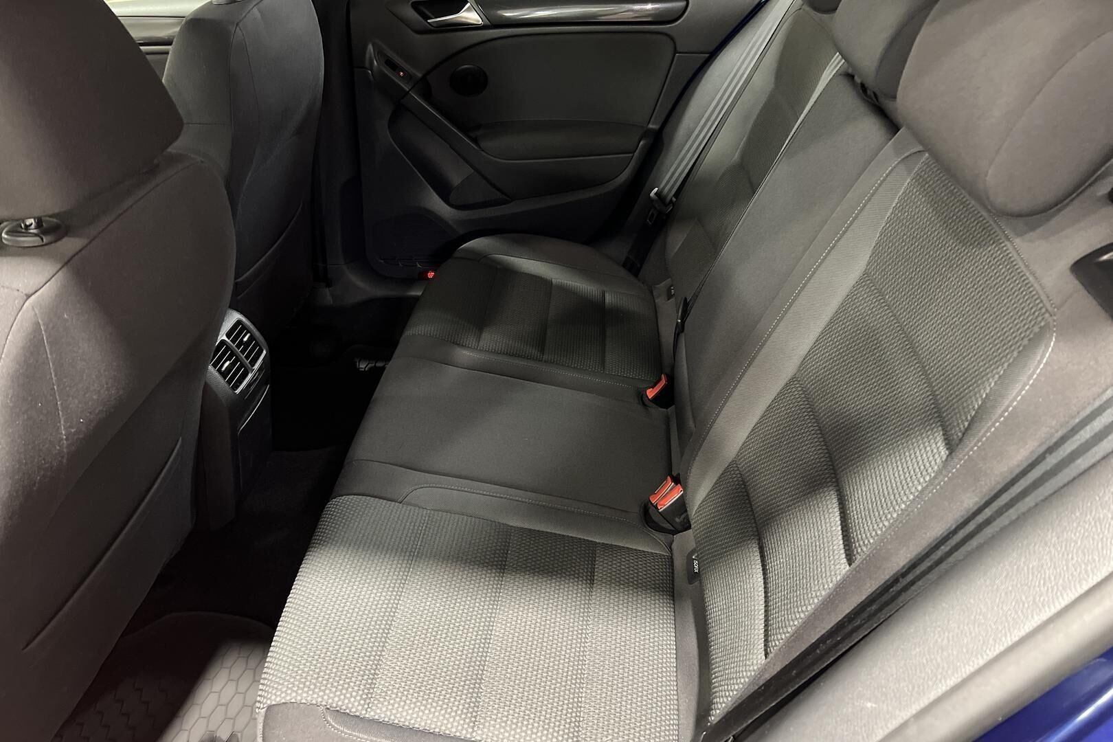 Volkswagen Golf iso kuva 9