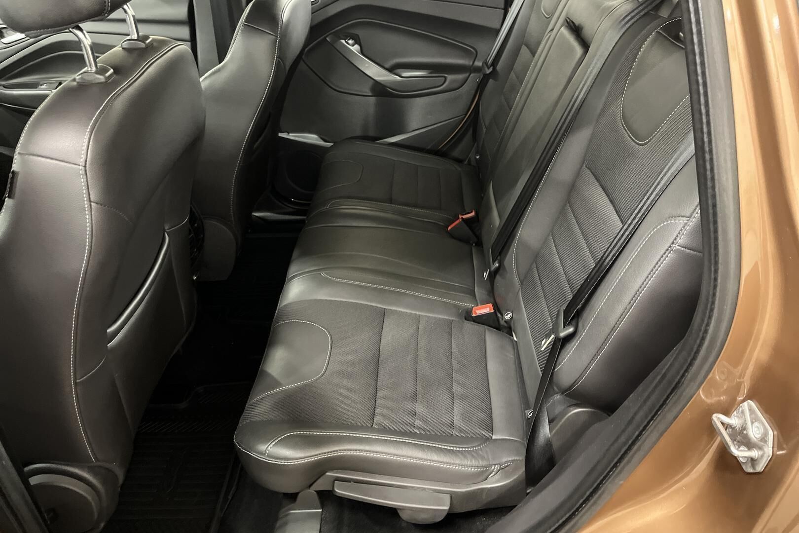 Ford Kuga iso kuva 10