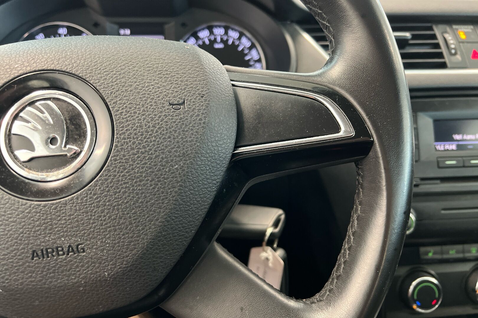 Skoda Octavia iso kuva 13