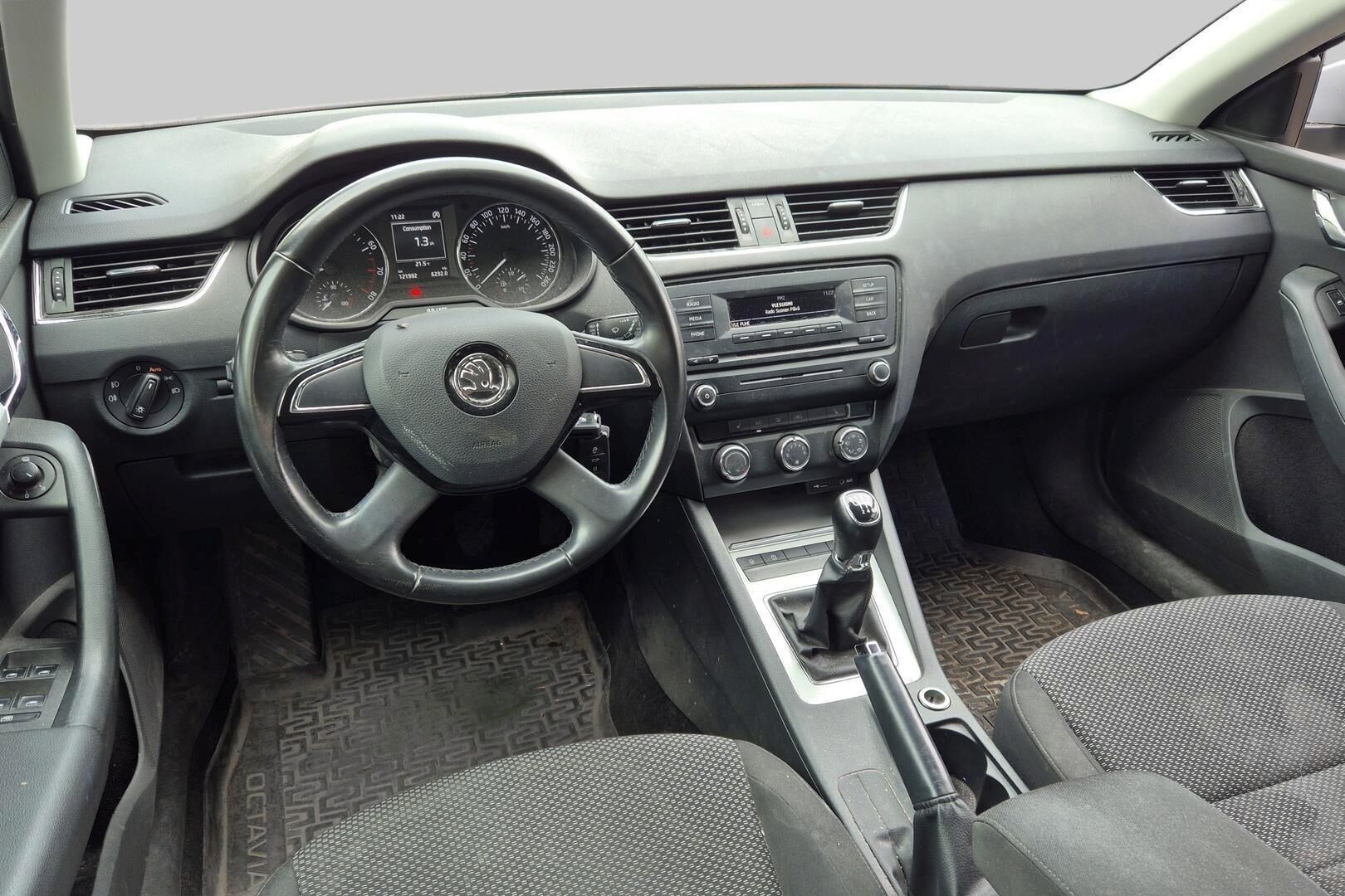 Skoda Octavia iso kuva 2