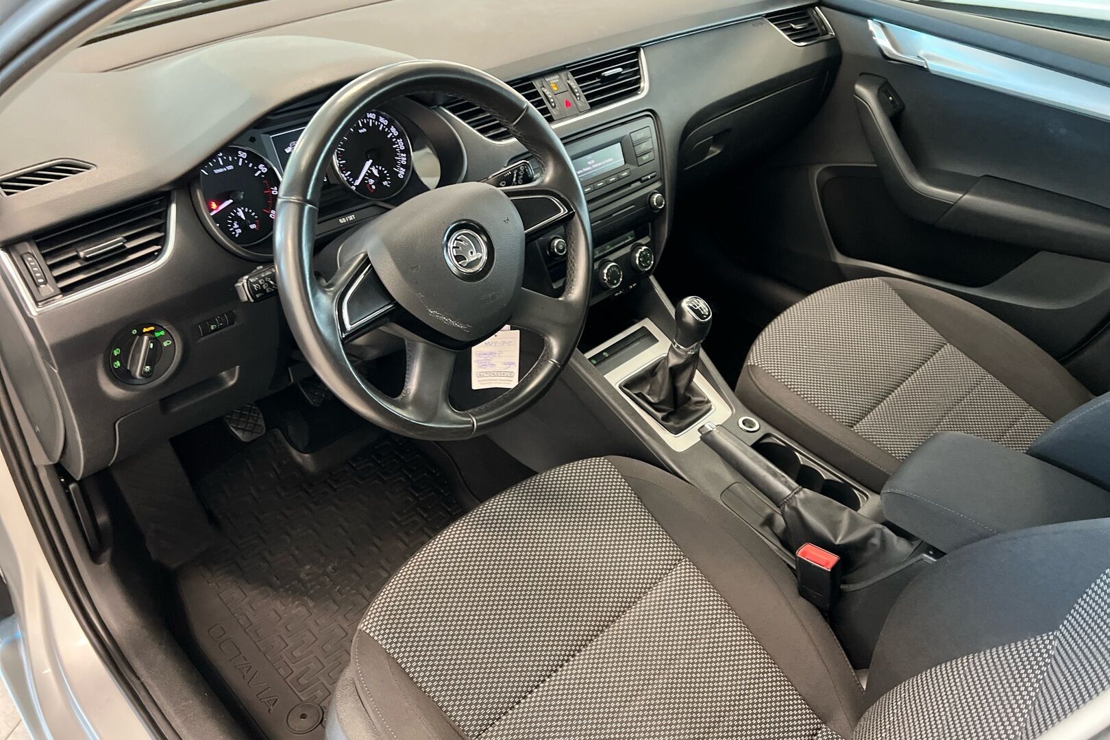 Skoda Octavia iso kuva 4
