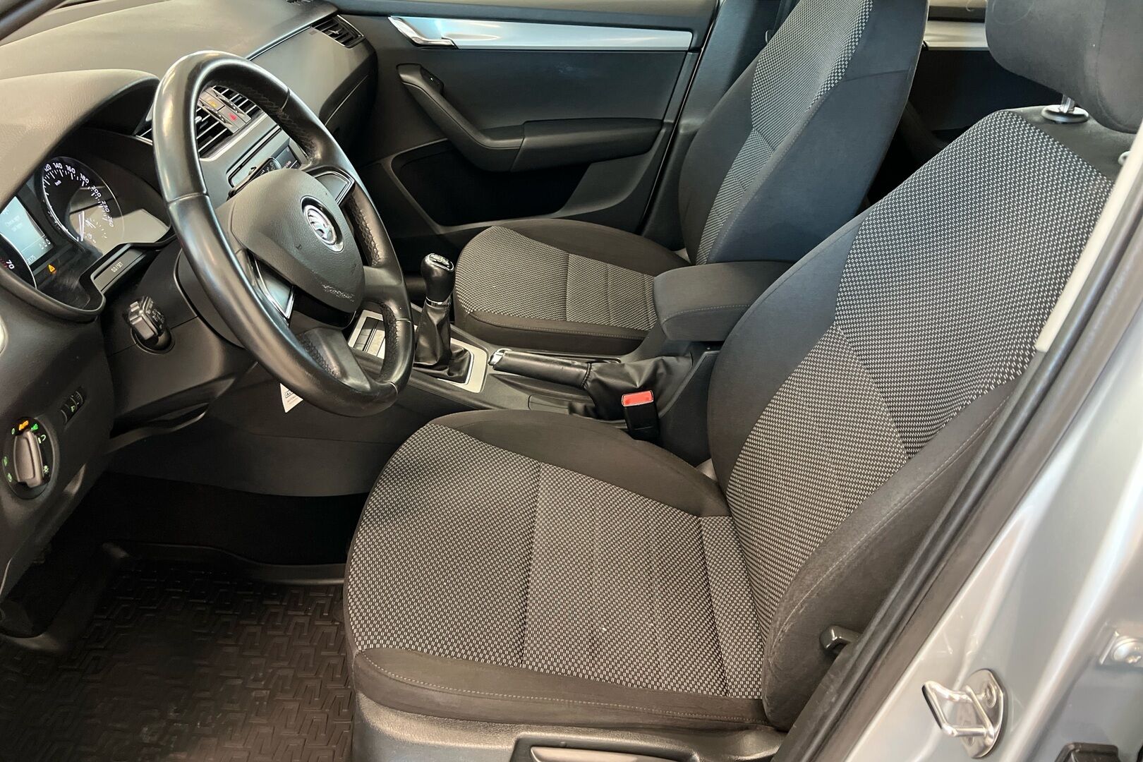 Skoda Octavia iso kuva 5