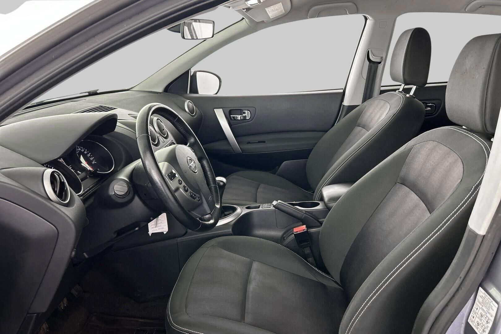 Nissan Qashqai iso kuva 9