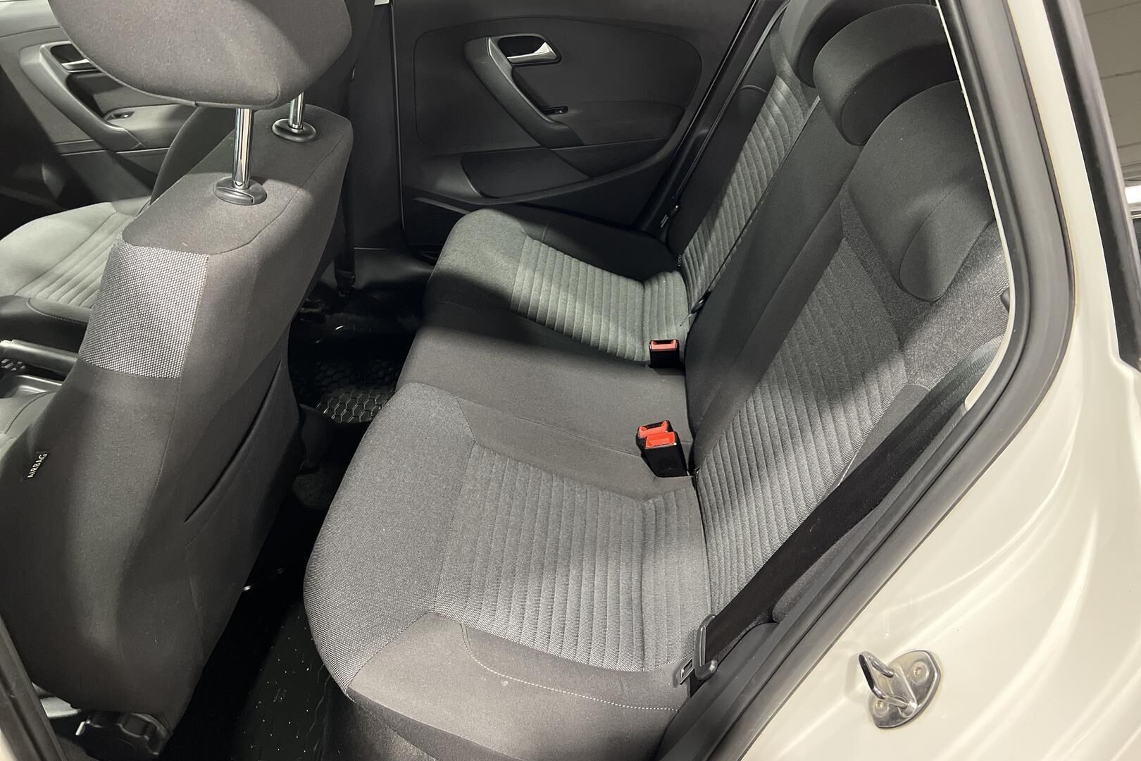 Volkswagen Polo iso kuva 10
