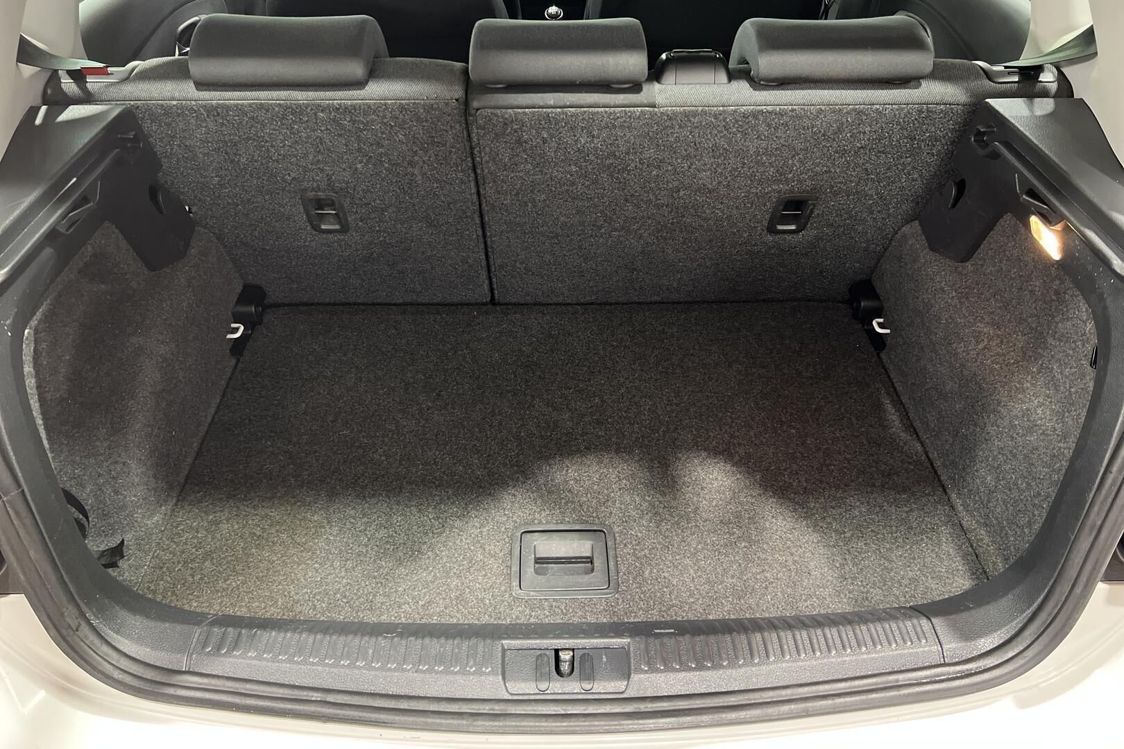 Volkswagen Polo iso kuva 12