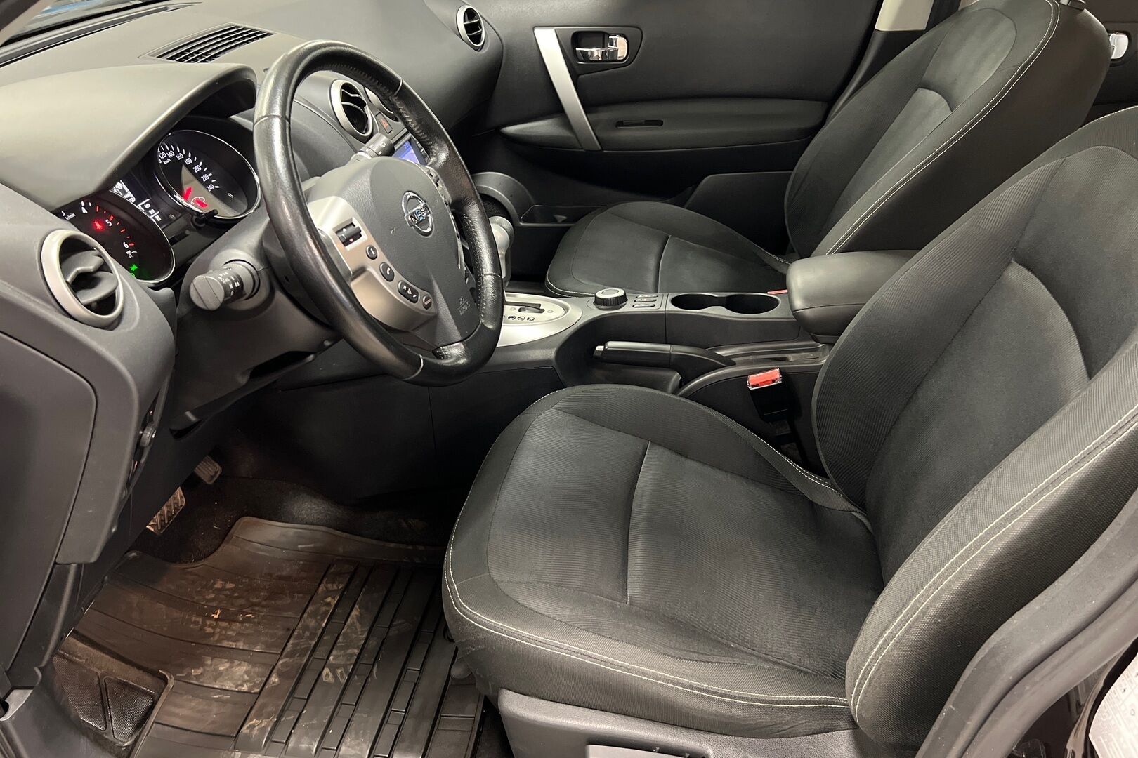 Nissan Qashqai iso kuva 8