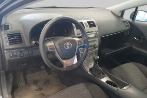 Toyota Avensis esikatselu 2