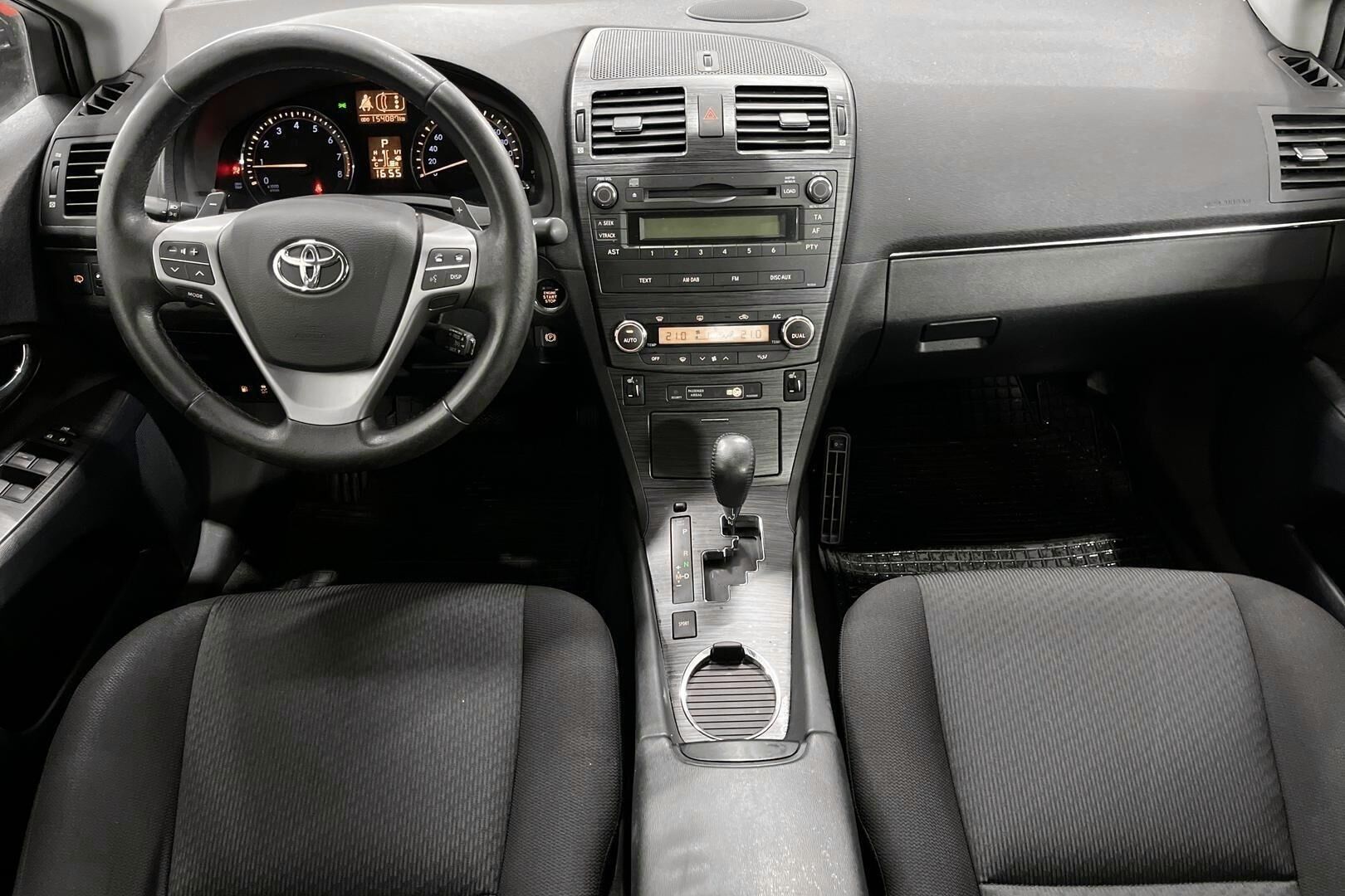 Toyota Avensis iso kuva 11