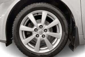 Toyota Avensis esikatselu 13