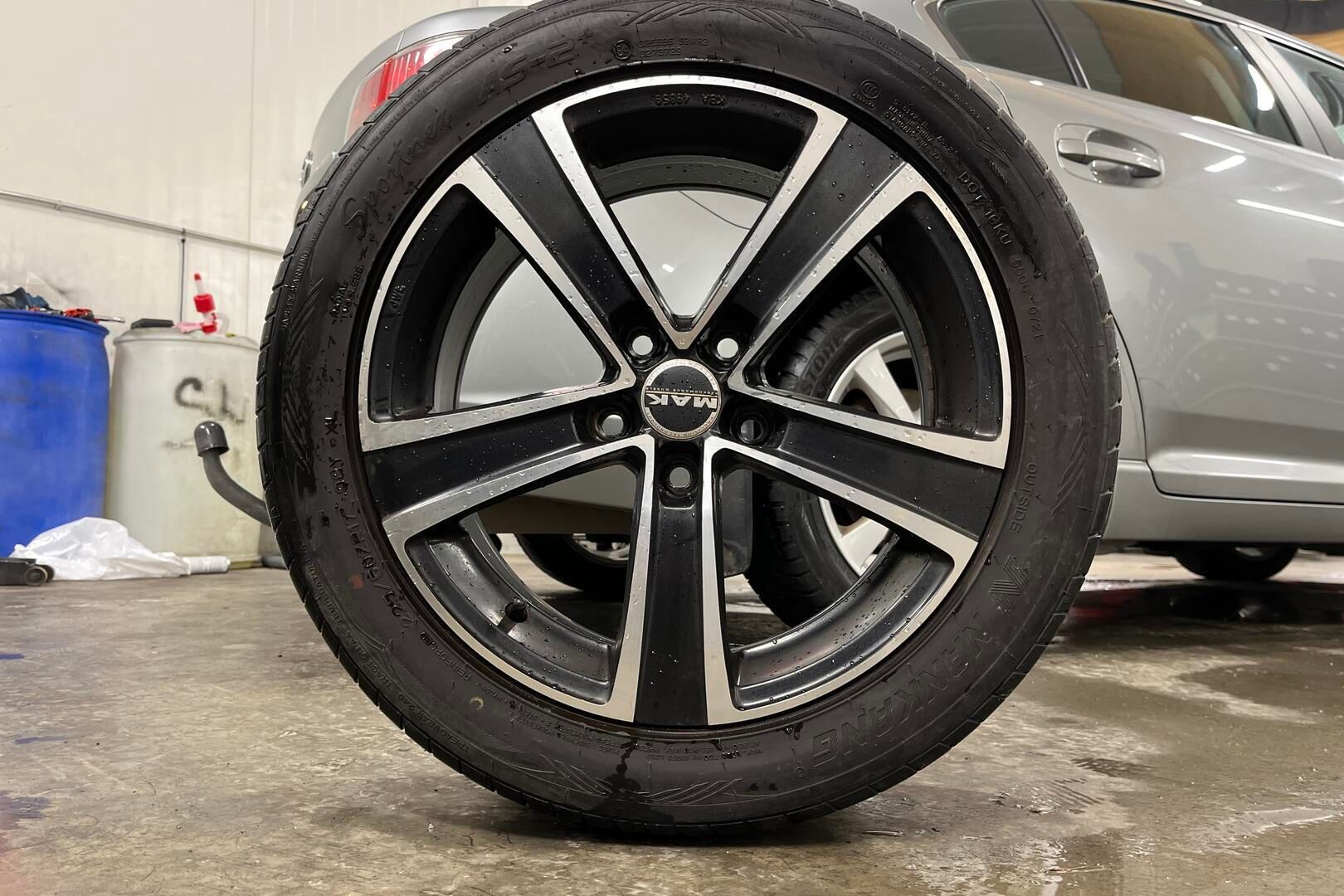 Toyota Avensis iso kuva 16