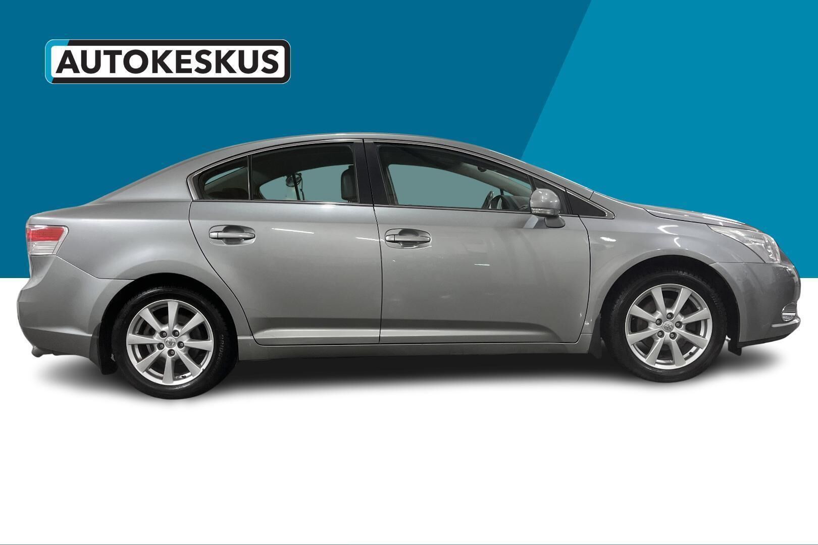 Toyota Avensis iso kuva 4