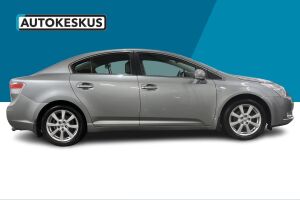 Toyota Avensis esikatselu 4