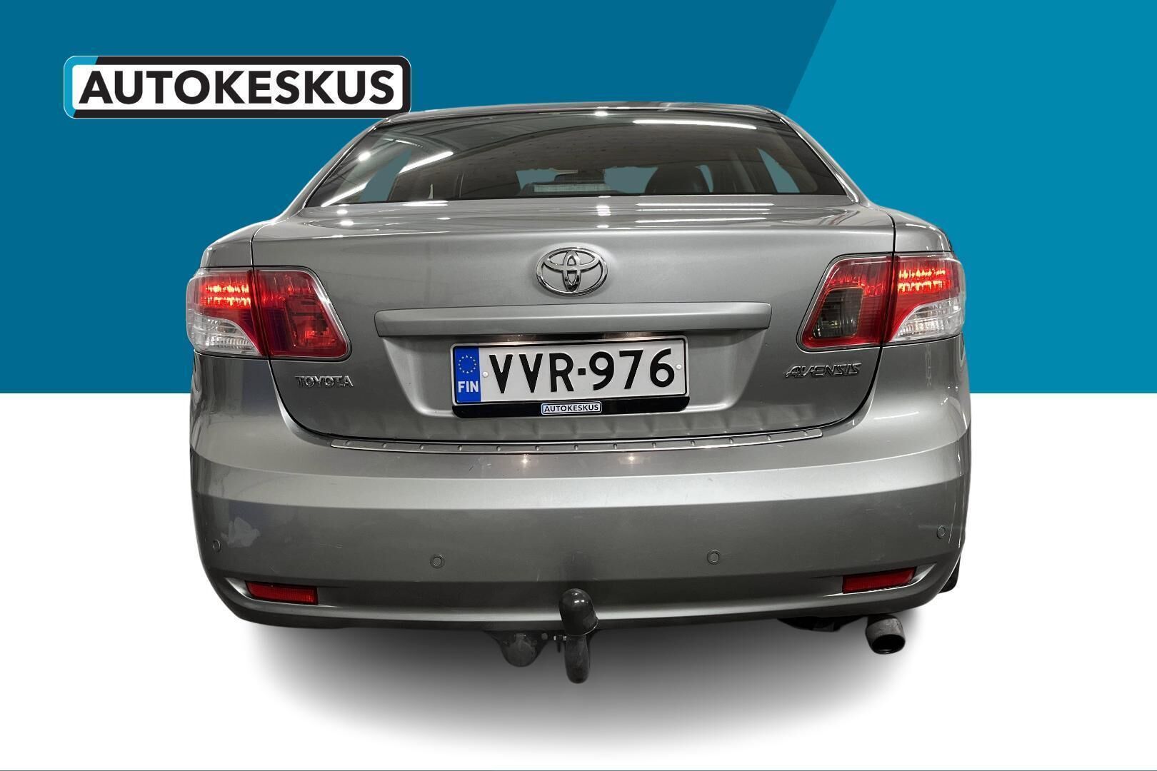 Toyota Avensis iso kuva 6
