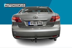 Toyota Avensis esikatselu 6