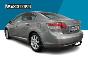 Toyota Avensis esikatselu 7