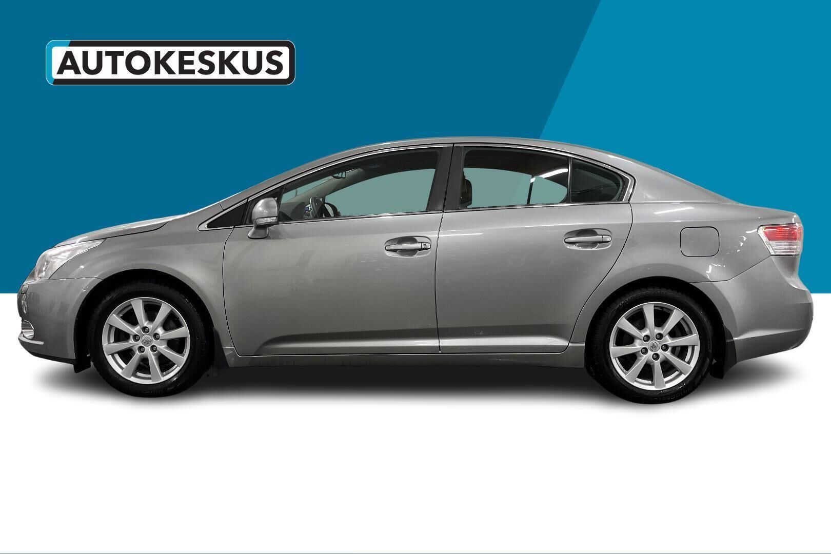 Toyota Avensis iso kuva 8