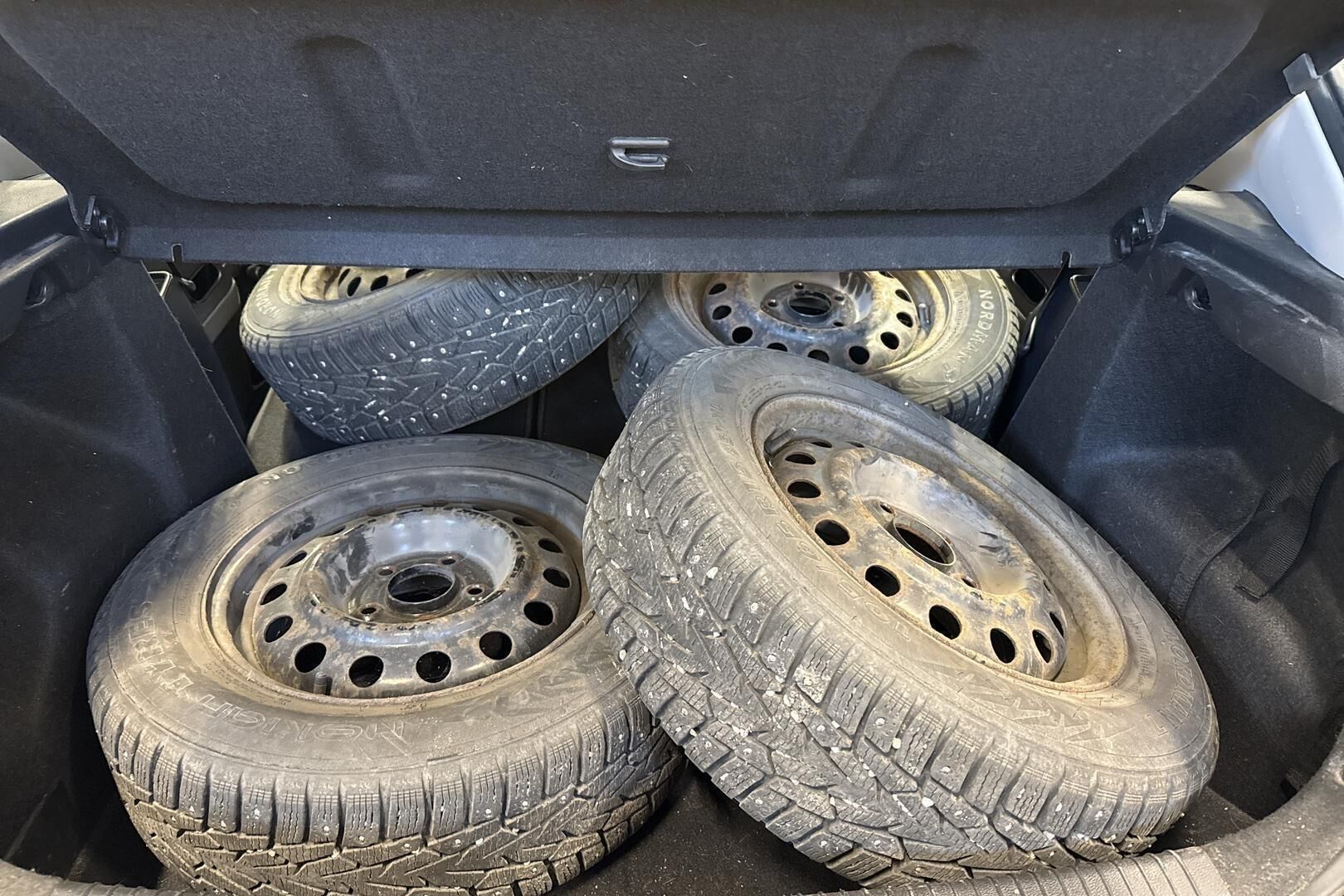 Kia cee'd iso kuva 11