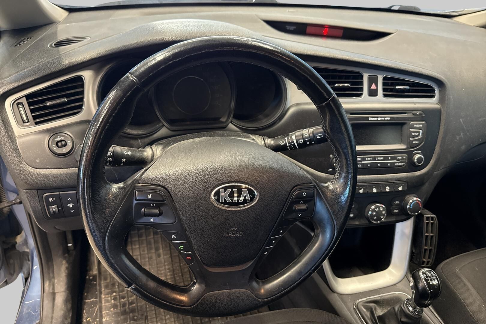 Kia cee'd iso kuva 25