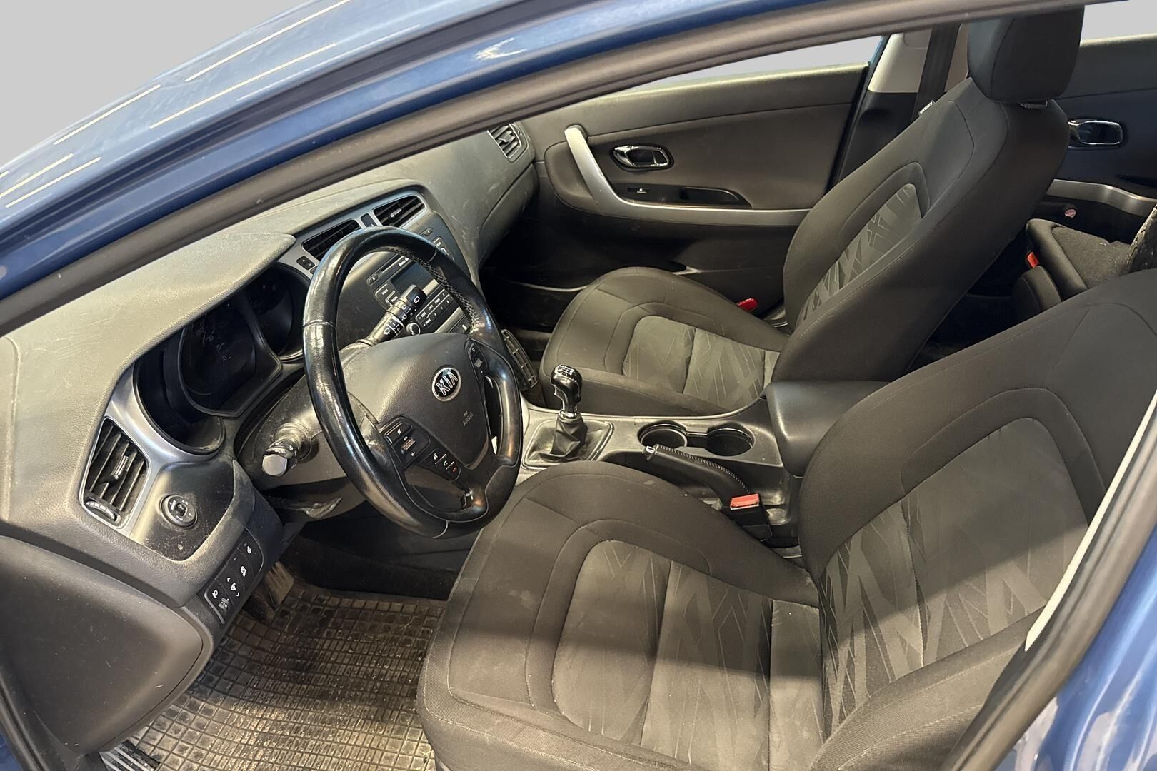 Kia cee'd iso kuva 8