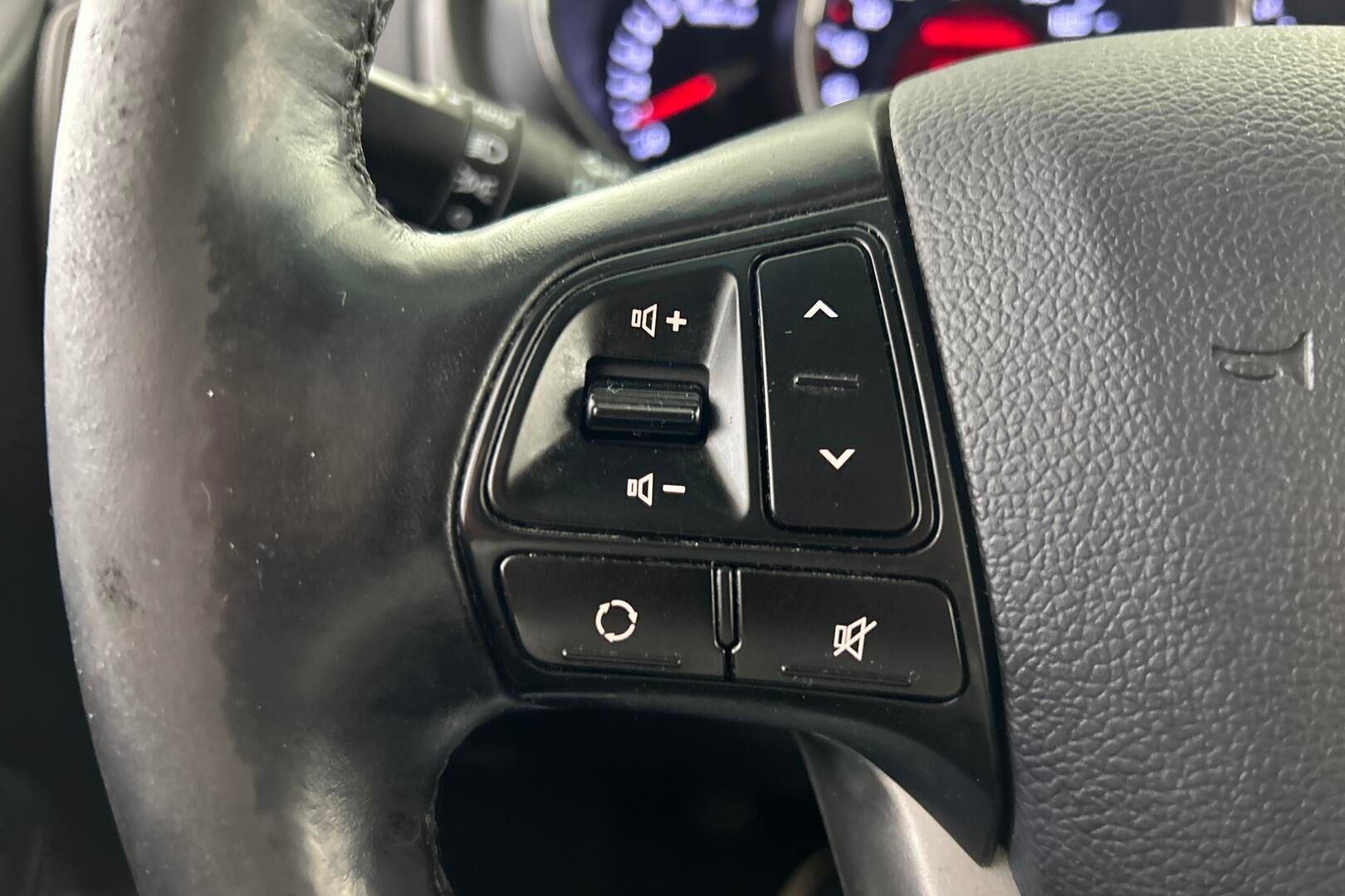 Kia Rio iso kuva 15