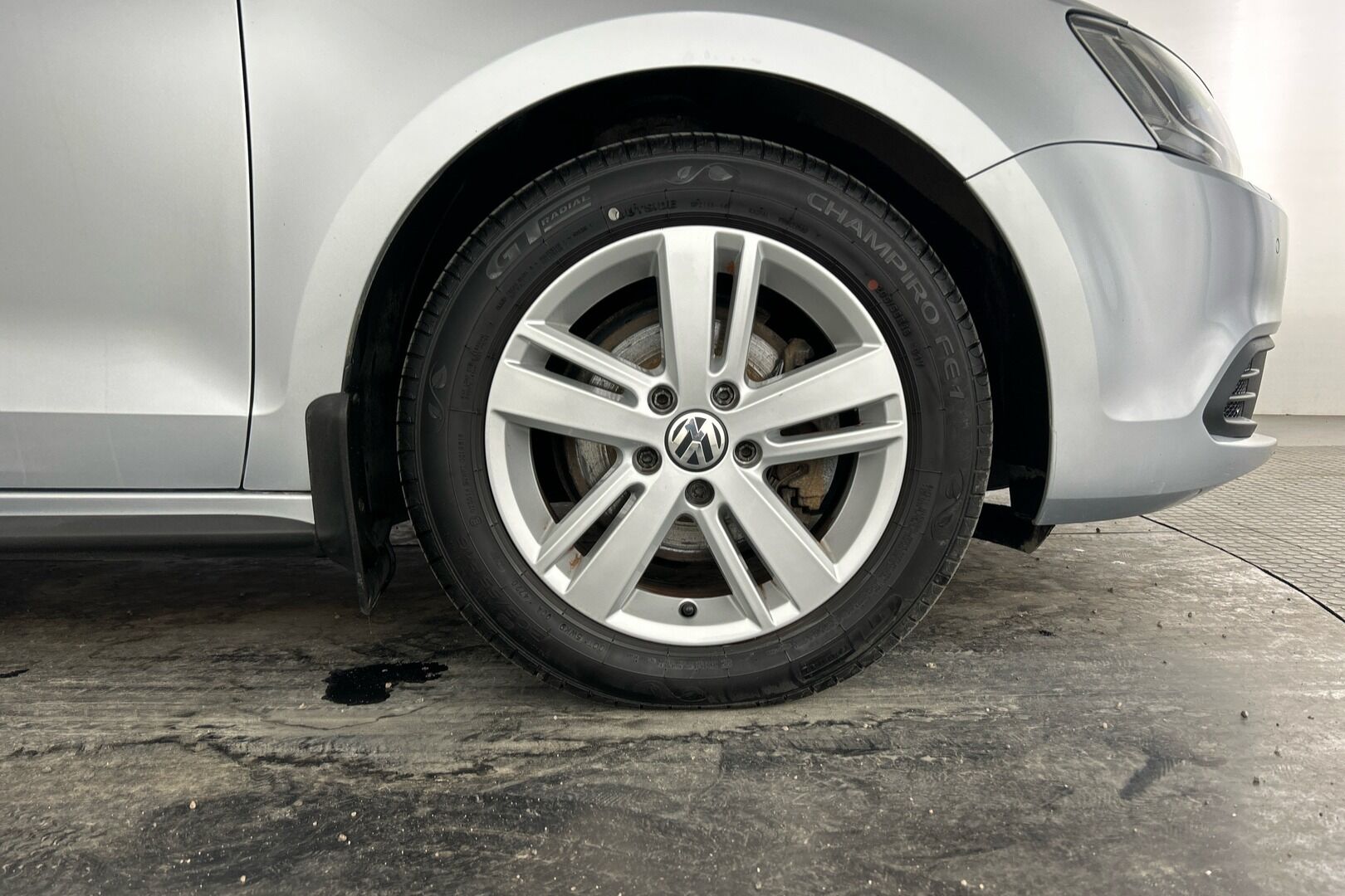 Volkswagen Jetta iso kuva 11