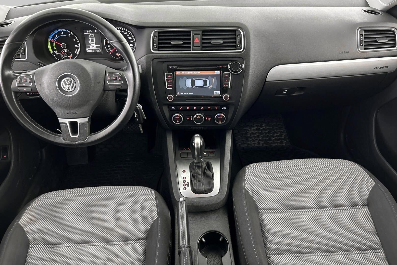 Volkswagen Jetta iso kuva 13